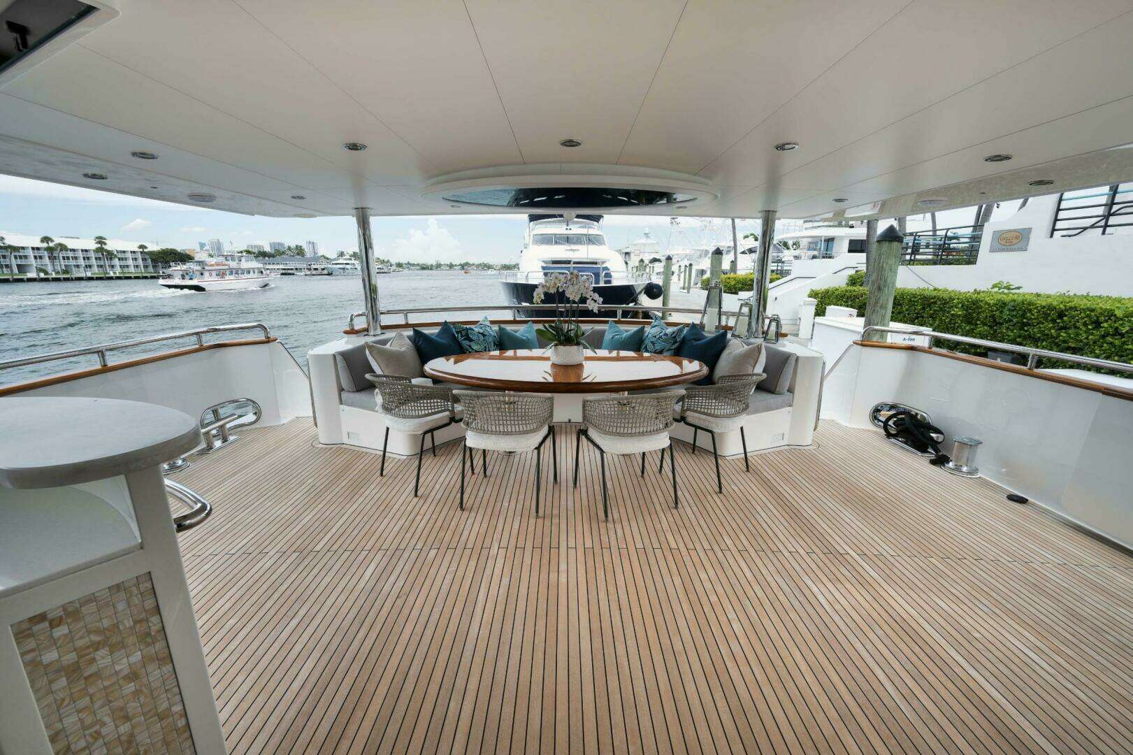 2012 Horizon P110 Tri-Deck - Image 3