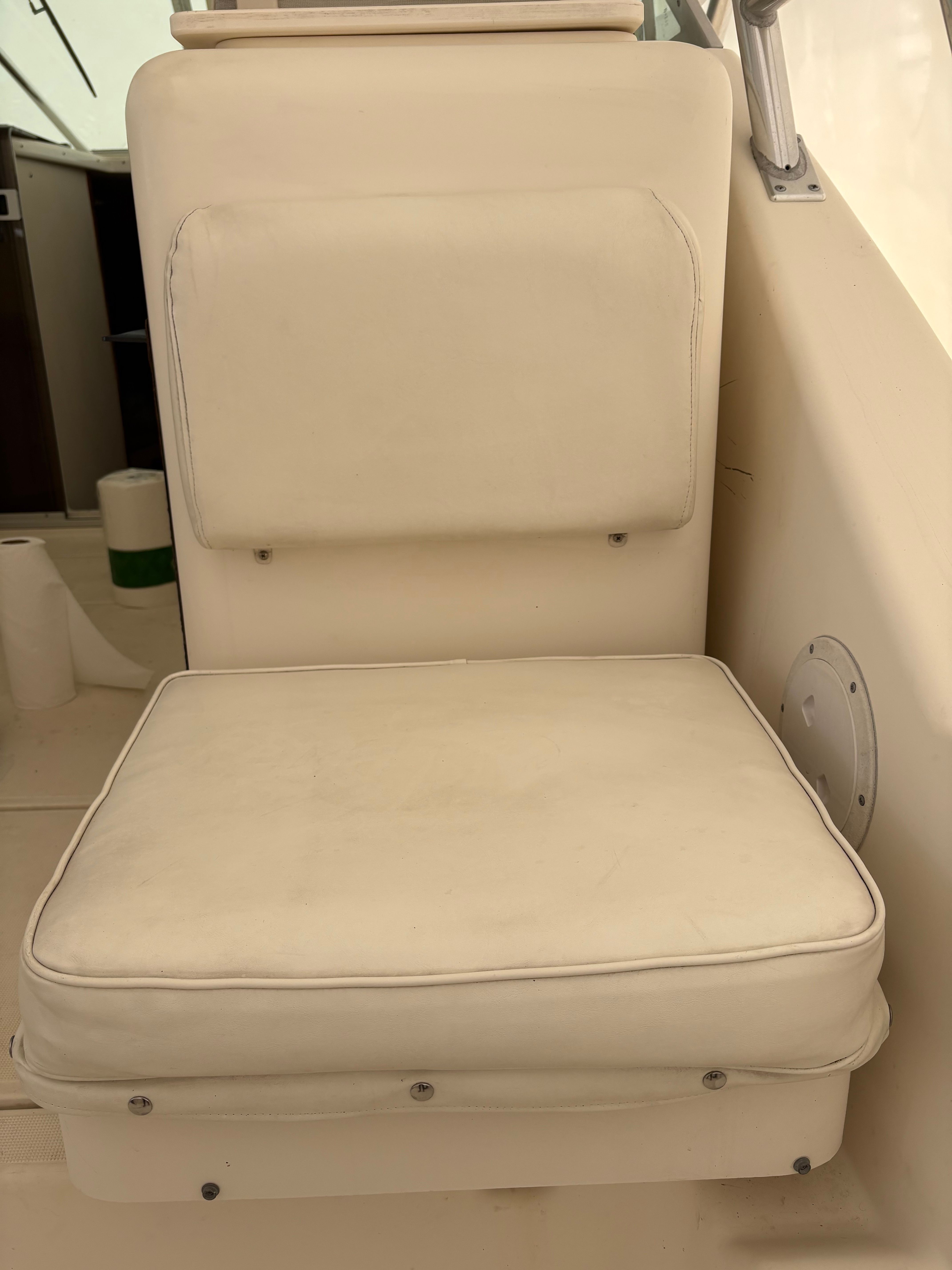 2001 Pursuit 3000 Express - 9