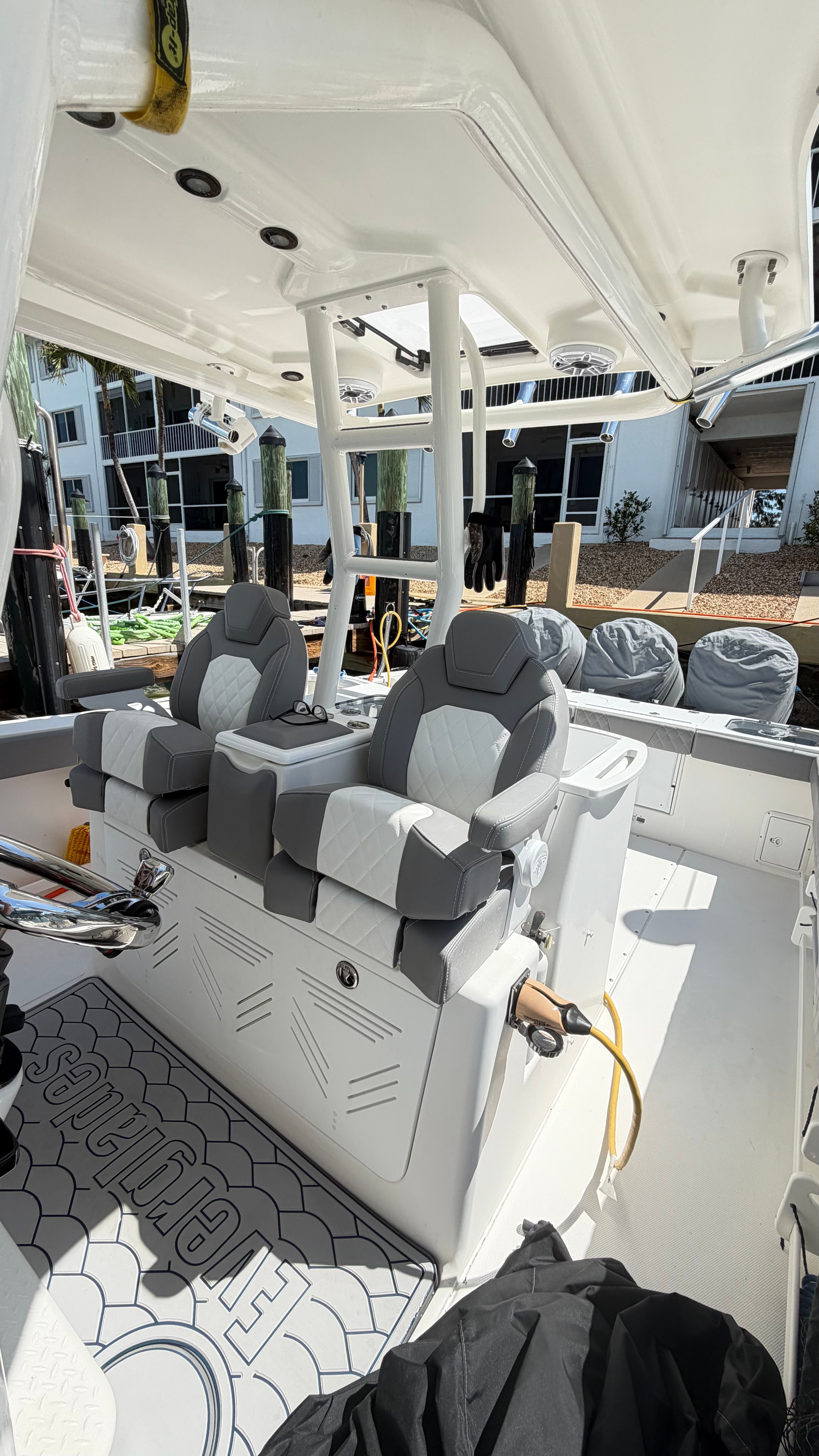 2009 Everglades 365 Center Console - 25