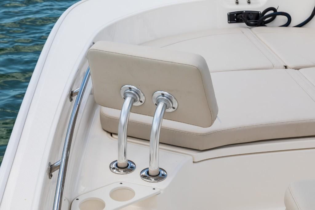 2023-Boston-Whaler-210-Montauk-MarineMax