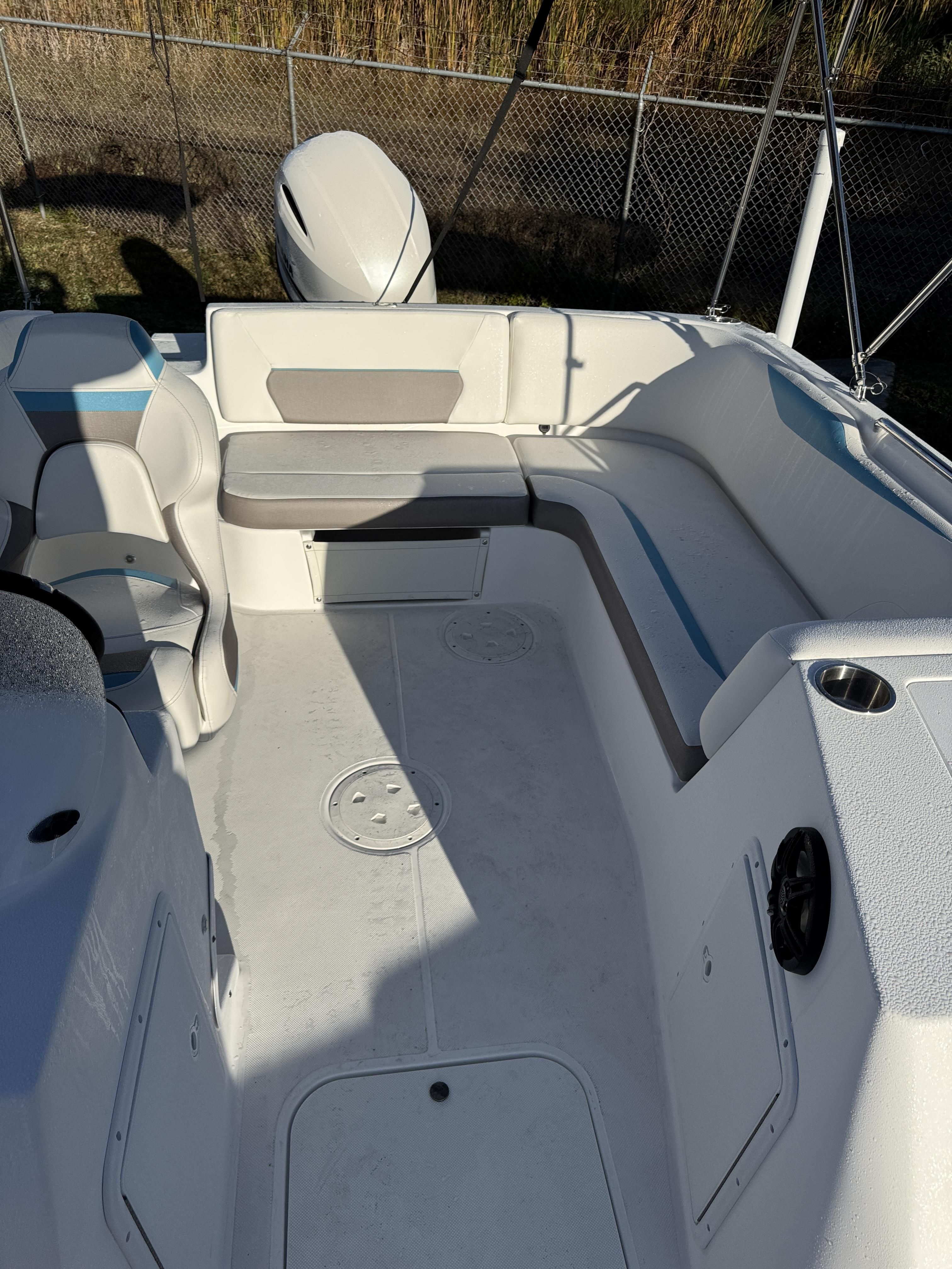 2026 Hurricane SunDeck Sport 188 OB - 13