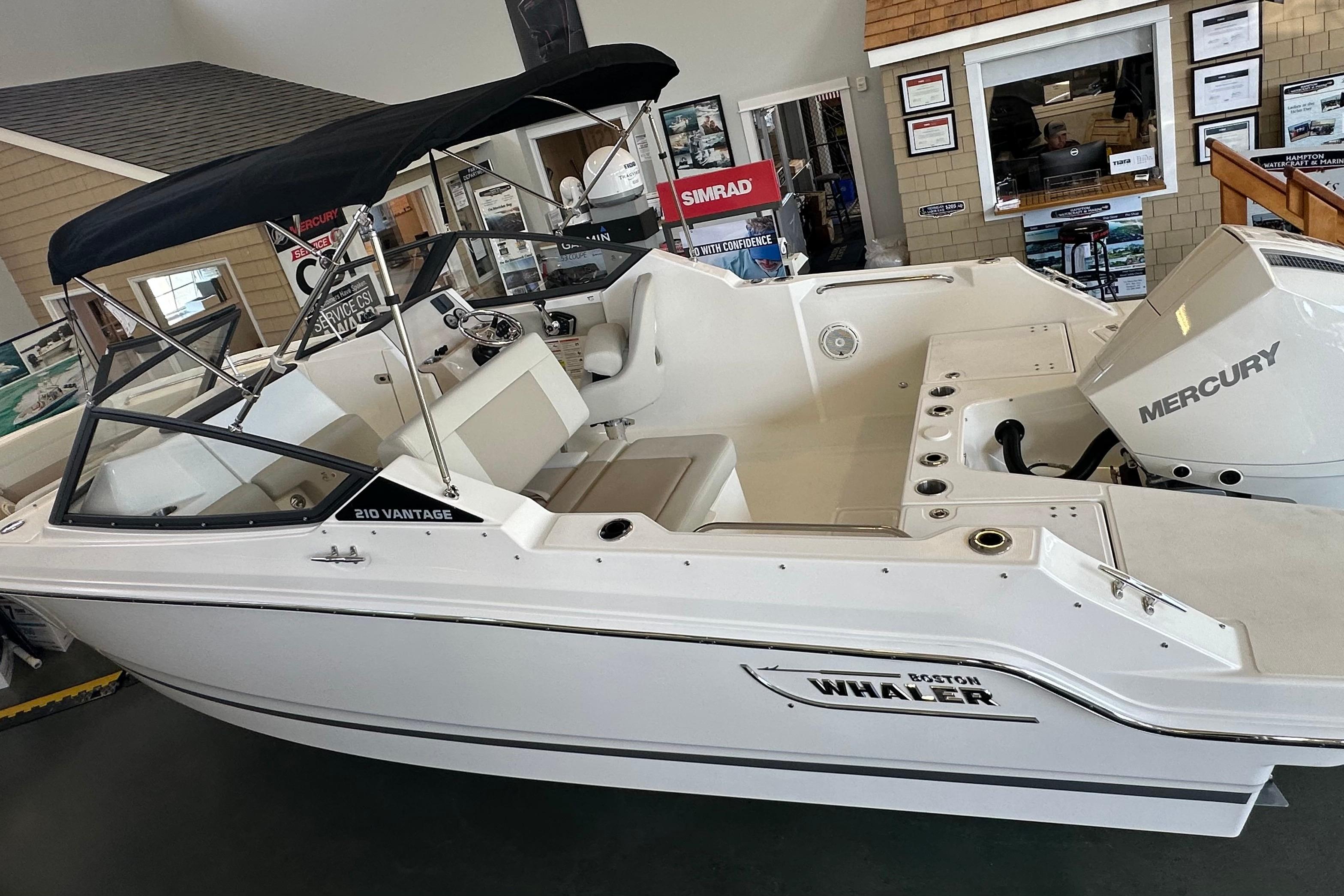 2026 Boston Whaler 210 Vantage
