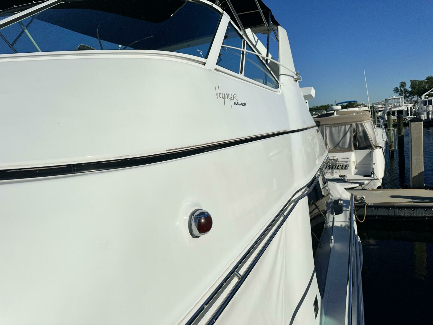 1999 Carver 450 Pilothouse - Image 12