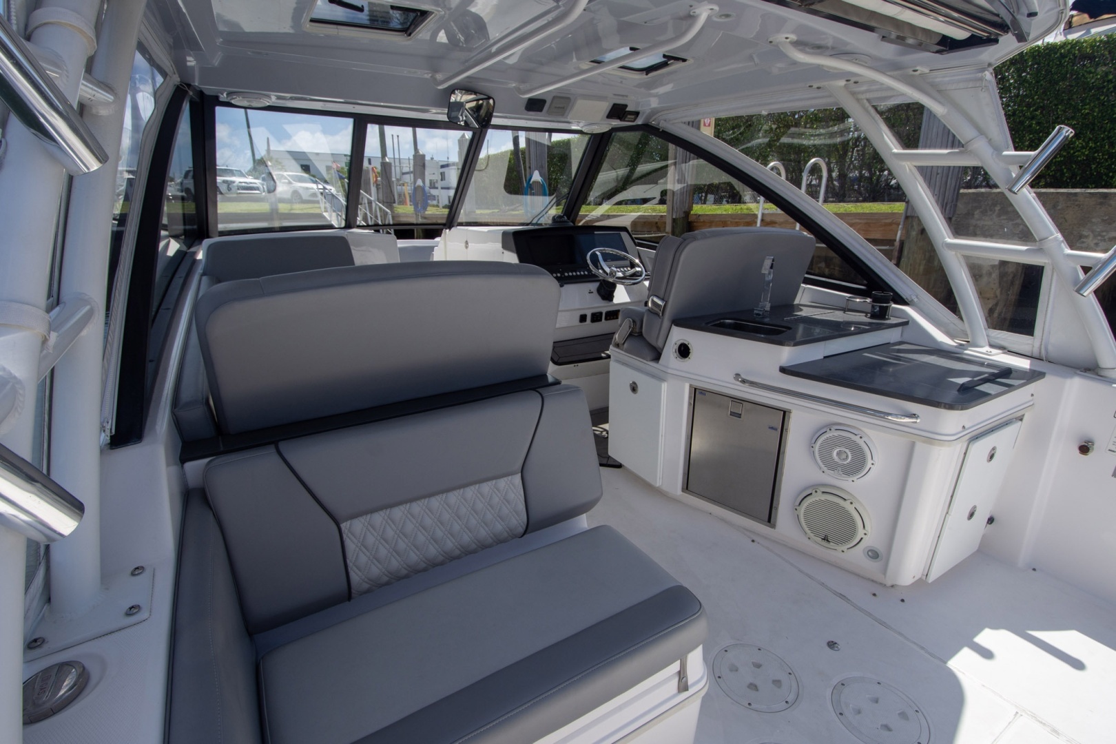 2019 Everglades 340 Dual Console - Image 31