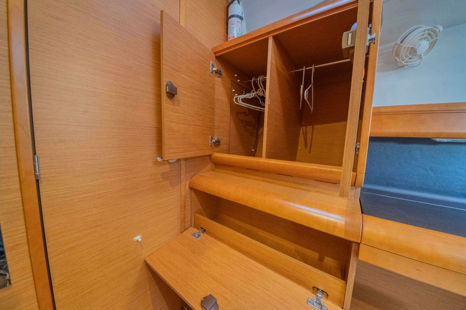2016 Jeanneau 439 - Image 21