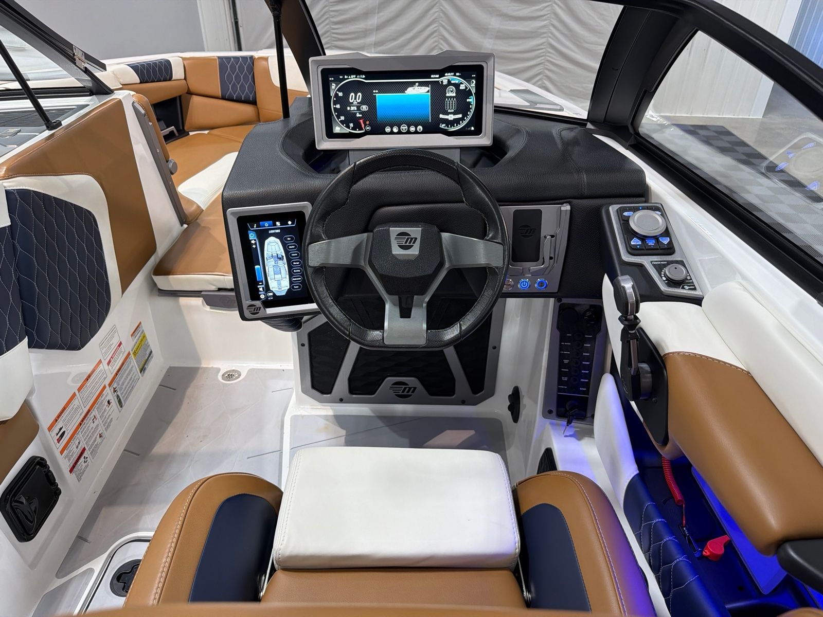2023 Malibu M220 - 18