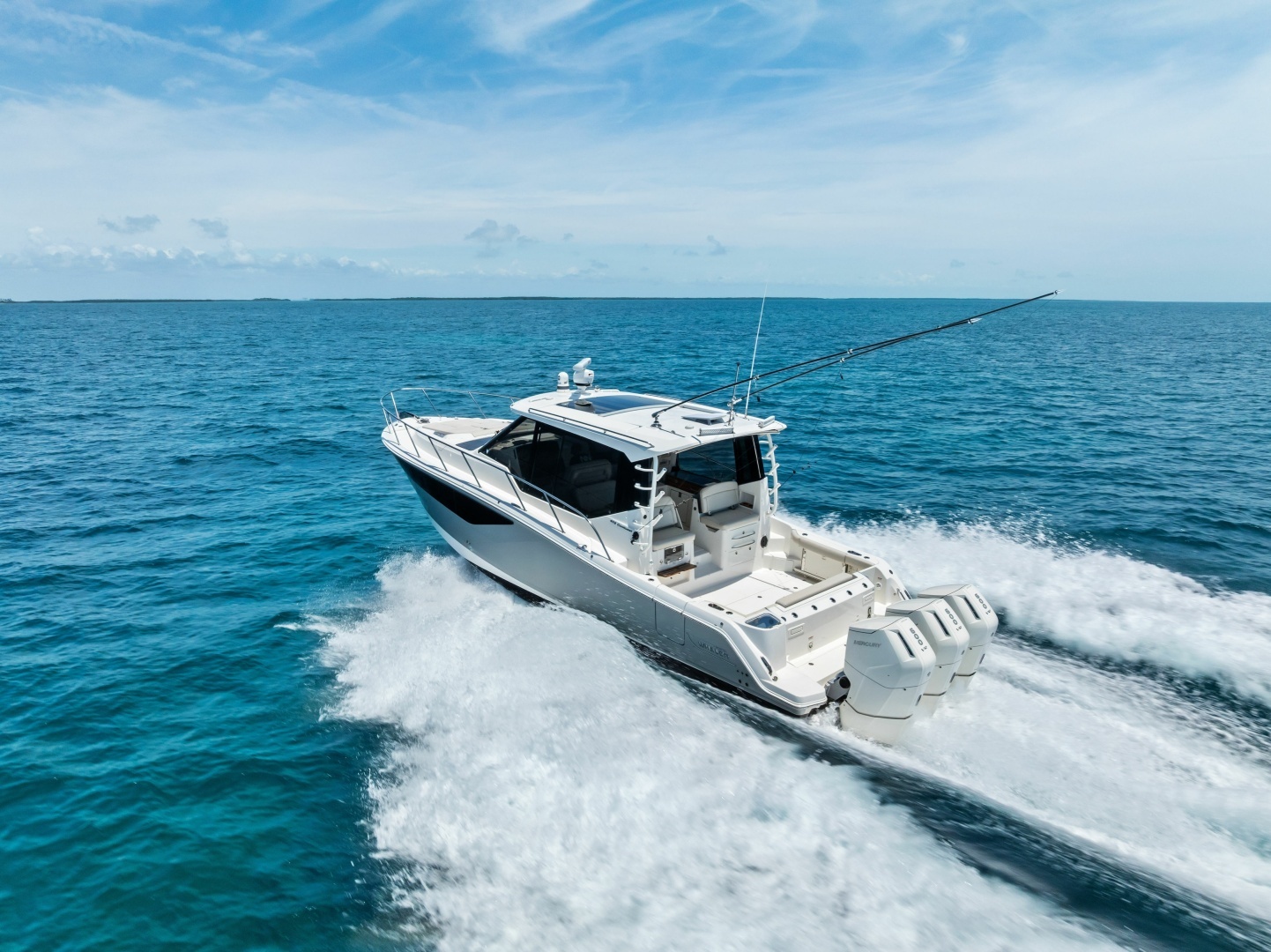 2023 Boston Whaler 405 Conquest - Image 9