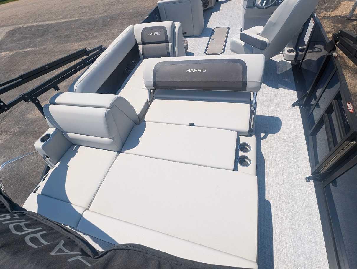 2025 Harris 230 Cruiser Sun Lounger Tritoon