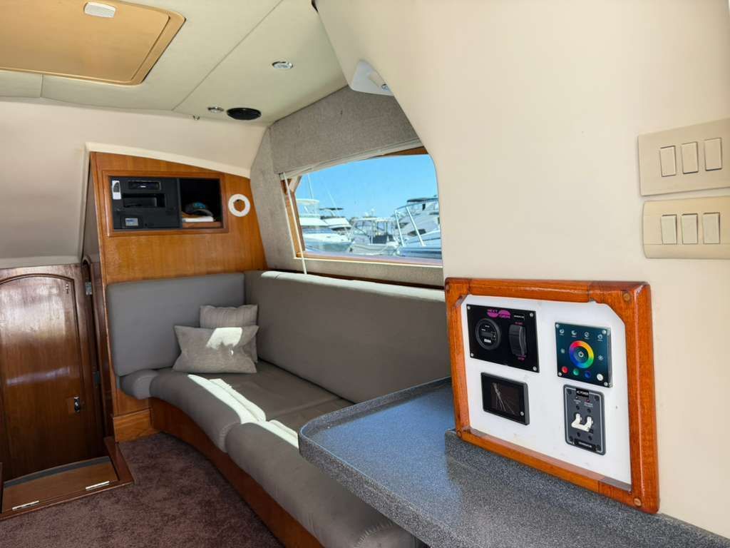 2000 Luhrs Tournament 340 Convertible - 32