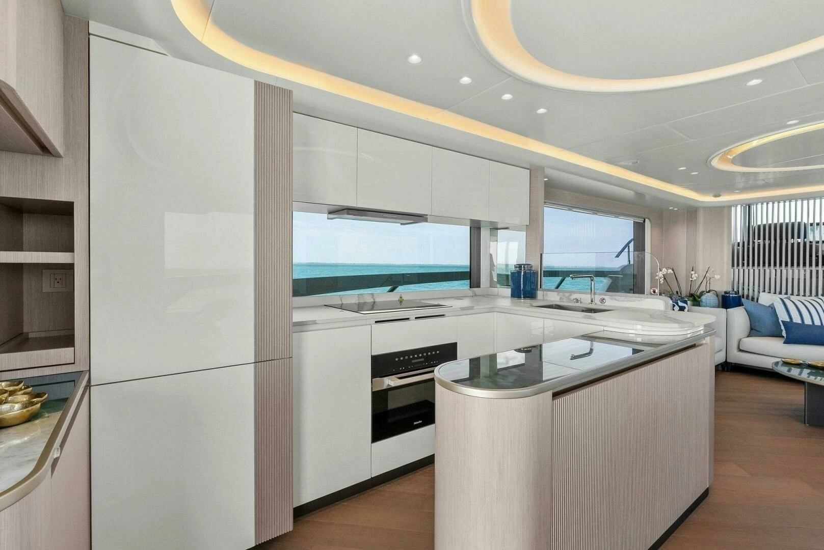 2026 Absolute 70 Navetta - Image 16