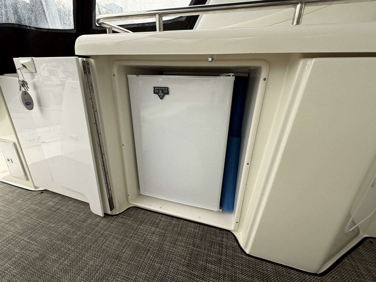 2004 Cruisers 370 Express - Image 12