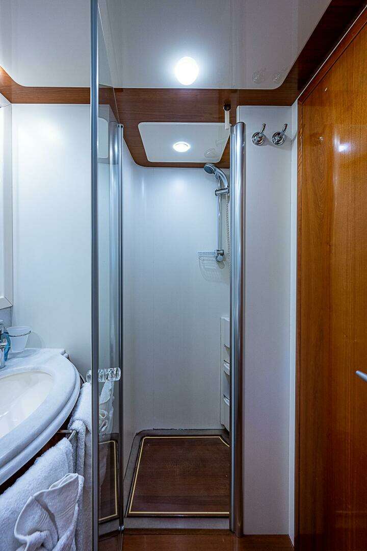 2006 Ferretti Yachts 830 - Image 96