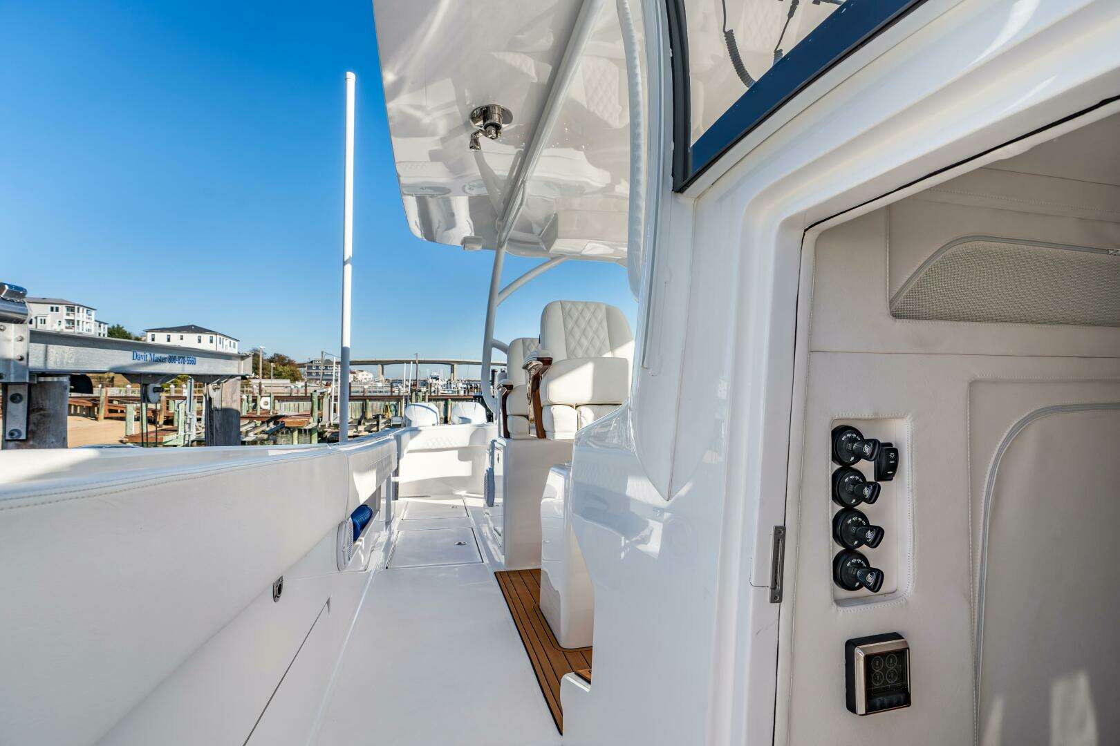 2025 Front Runner 43 Catamaran - Image 46