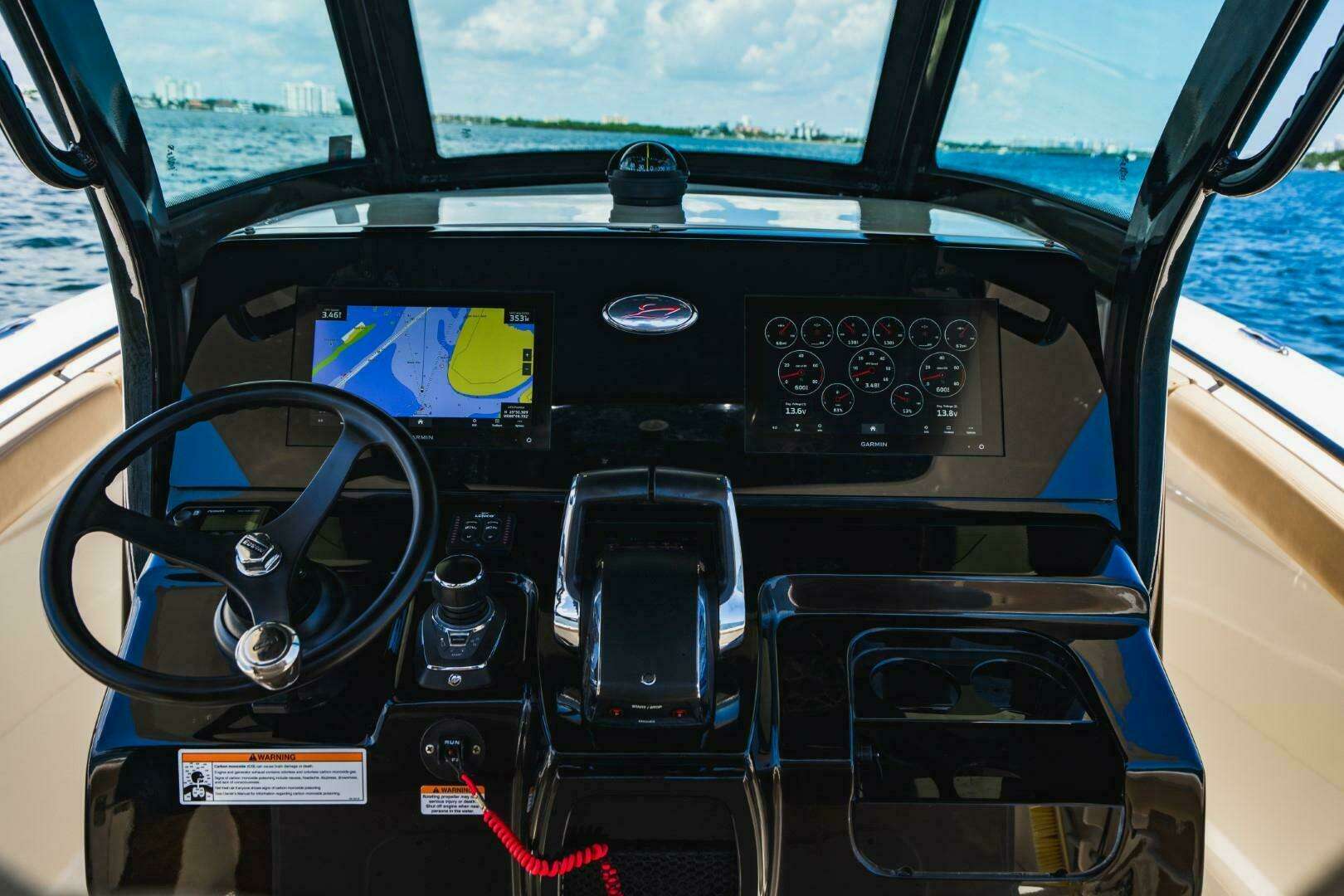 2022 Scout 305 LXF - Image 22