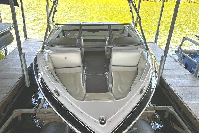 2007 Four Winns 200 Horizon boat docked on a serene lake.