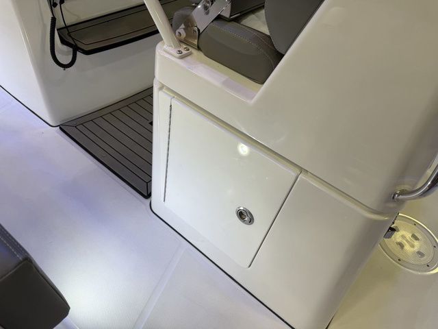 2026 Everglades 285 Center Console - 20