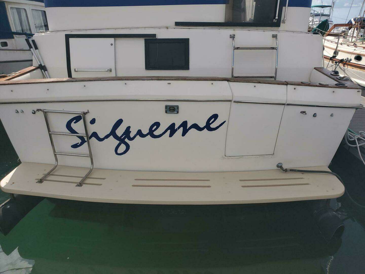 1985 Californian 5239 Cockpit Motor Yacht - Image 7