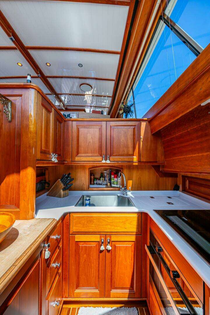 2021 Hinckley Talaria 55 Flybridge MKII - Image 17