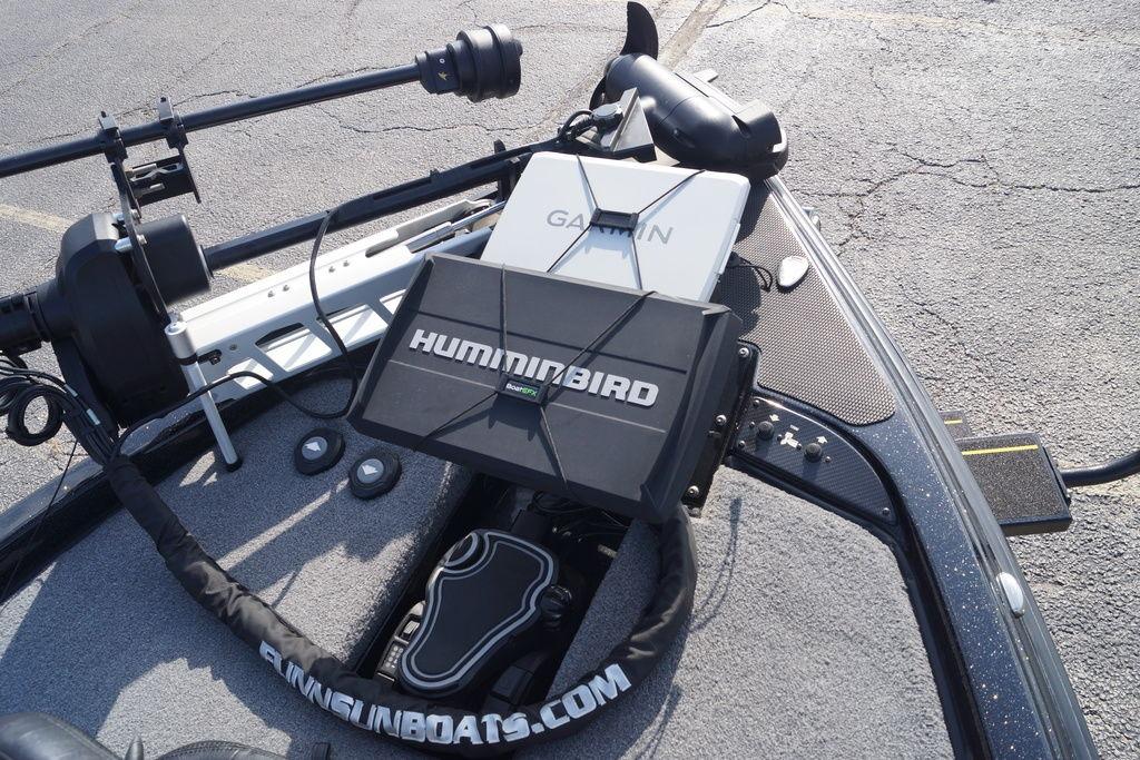 Fishing boat electronics setup on 2025 Phoenix 921 Elite, featuring Garmin and Humminbird devices.