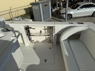 2004 Intrepid 348 - 11