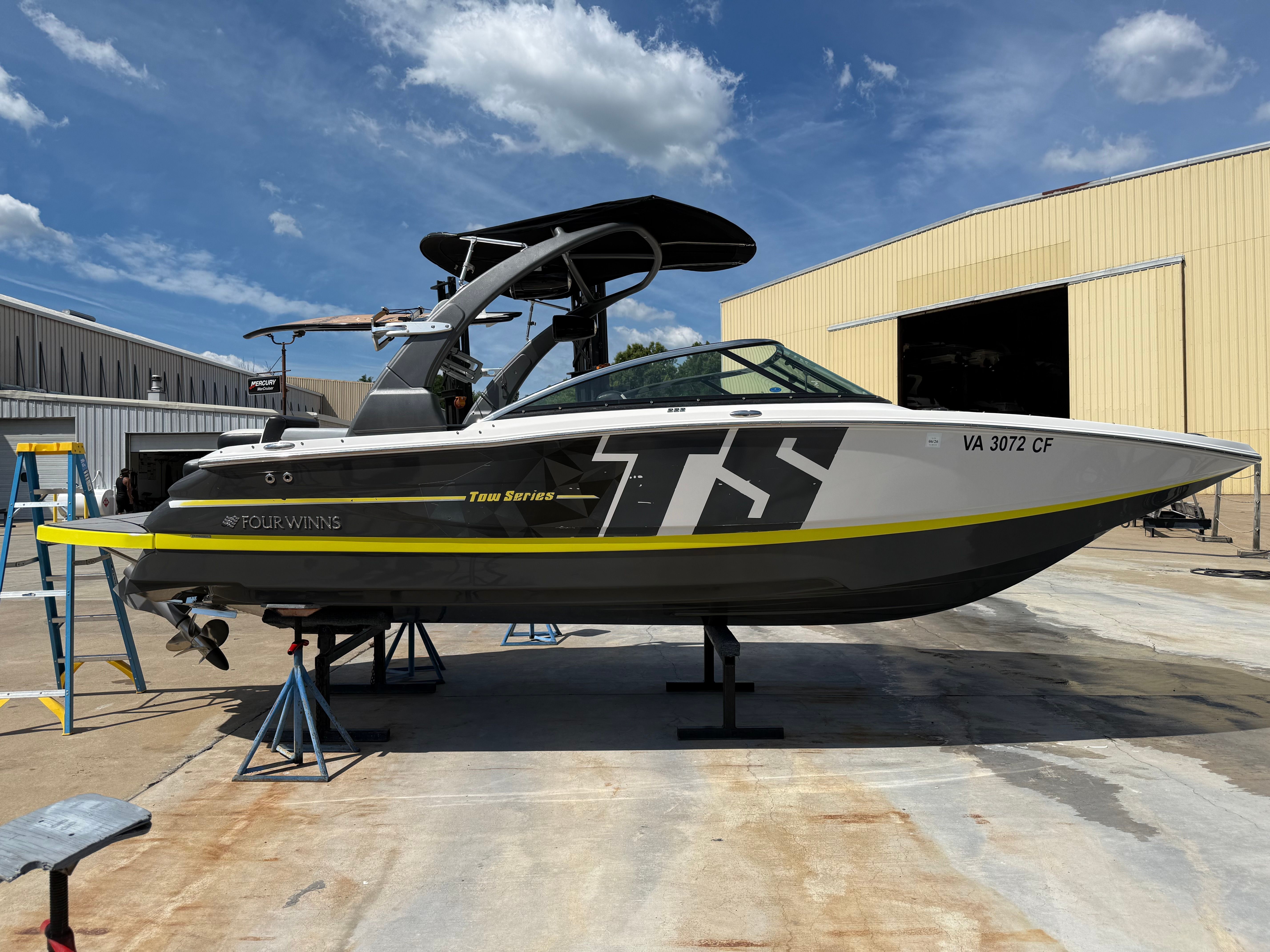 2017 Four Winns TS222