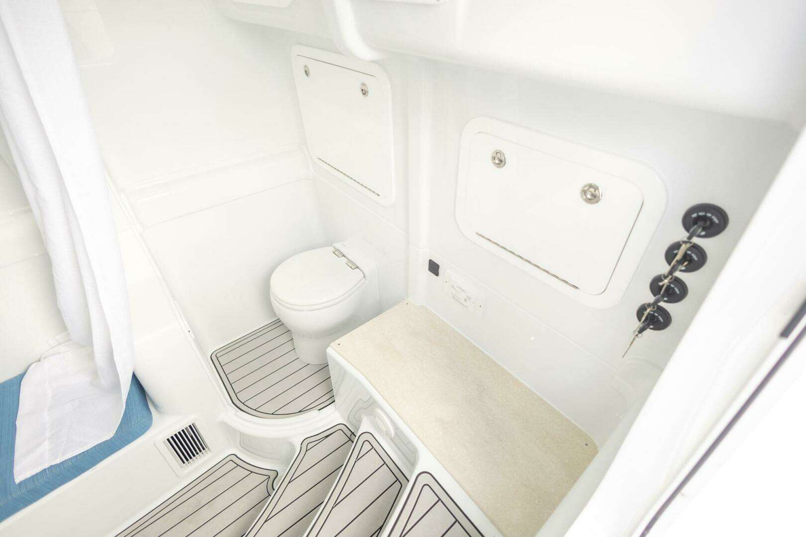 2026 Yellowfin 42 Offshore - Image 24