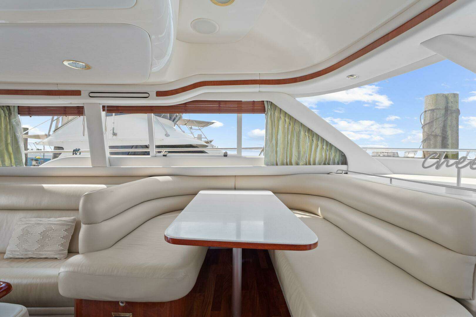 2003 Sea Ray 480 Sedan Bridge - Image 21
