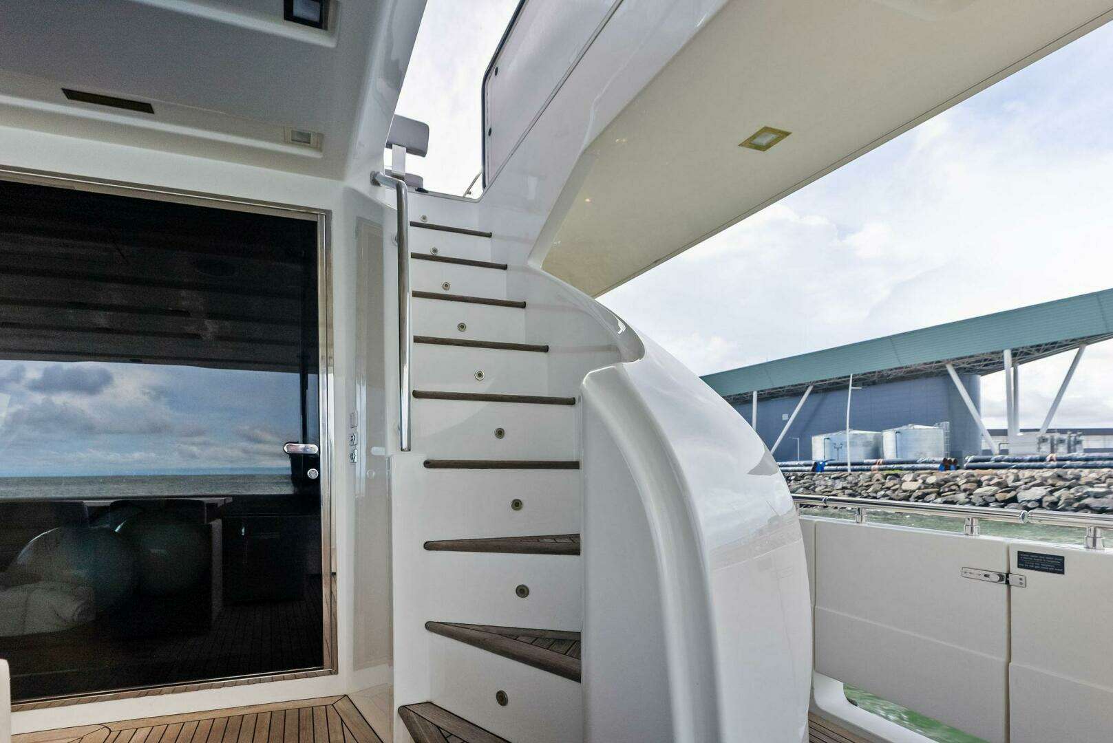 2014 Custom Line 100 - Image 26