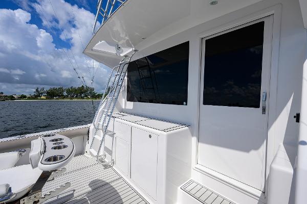 2000 Viking 50 Convertible yacht deck with ladder and ocean view.
