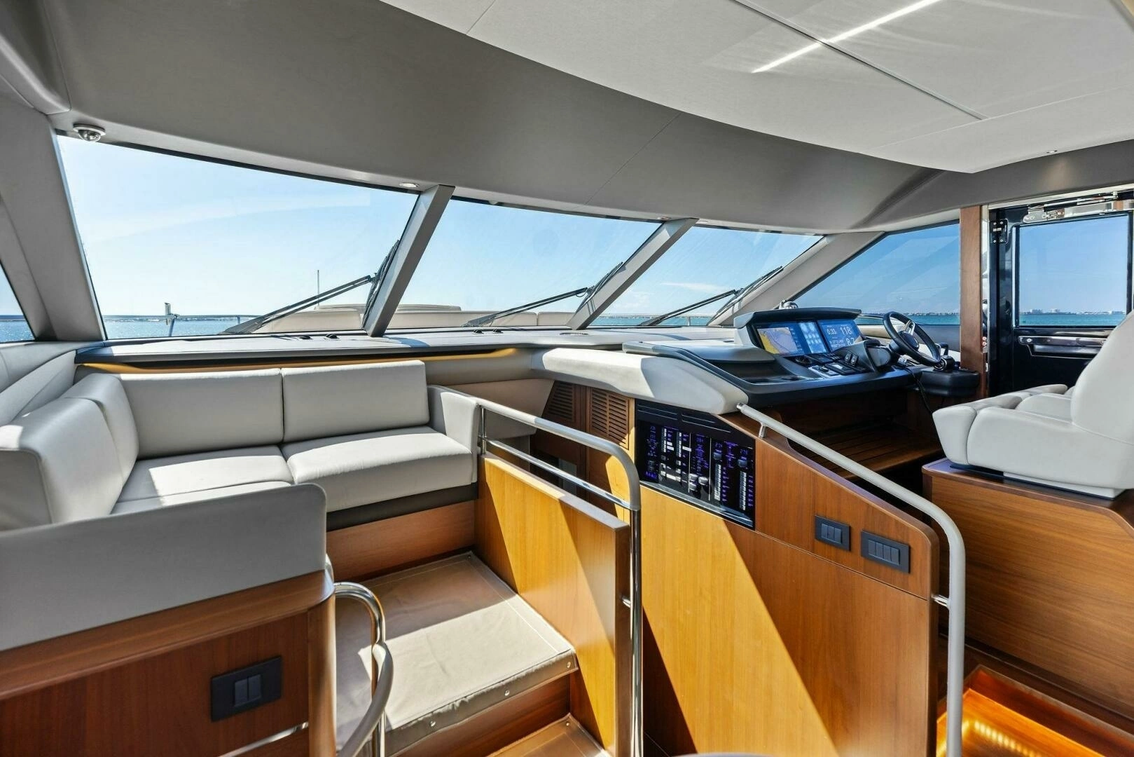 2018 Princess Y75 Motor Yacht - Image 23