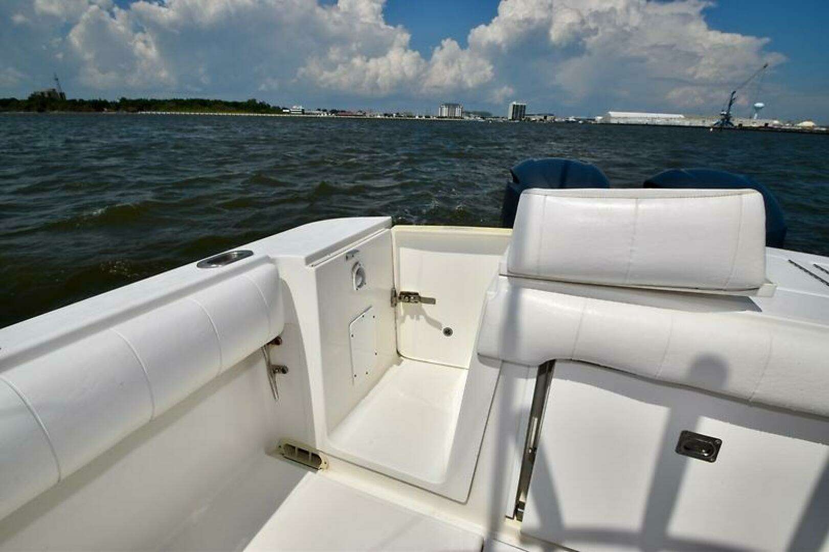 2013 Regulator 28 FS w/SeaKeeper Ride - Image 14