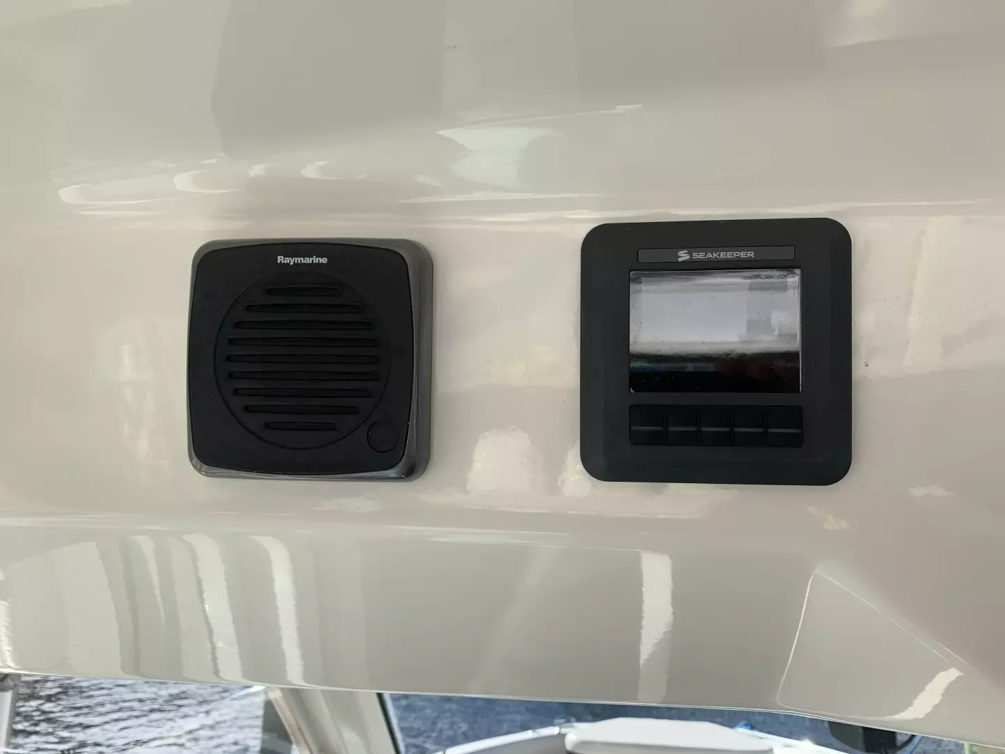 2017 Boston Whaler 420 Outrage - Image 12