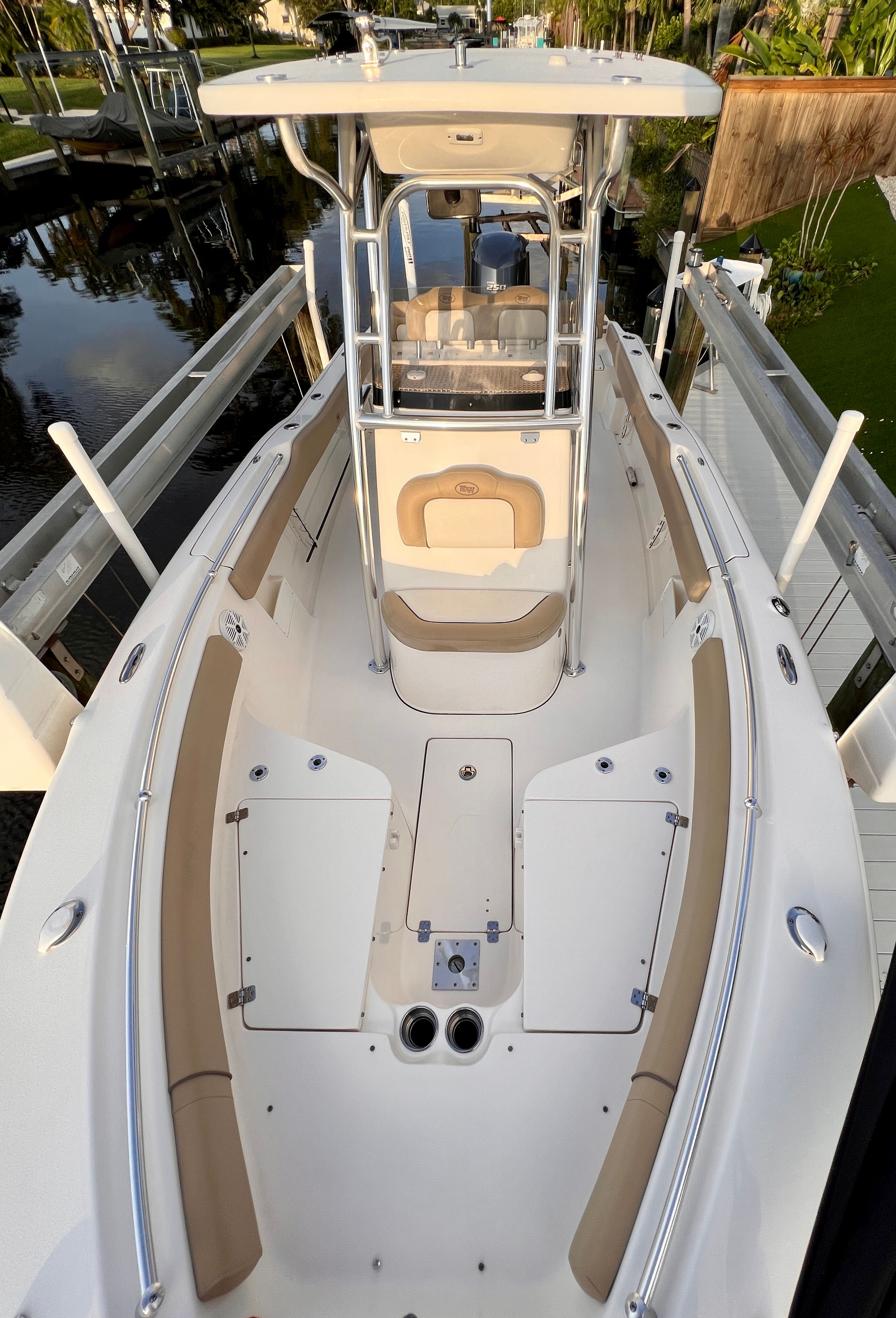 The image shows a 2018 Key West 239 FS boat with beige upholstery and a helm station.