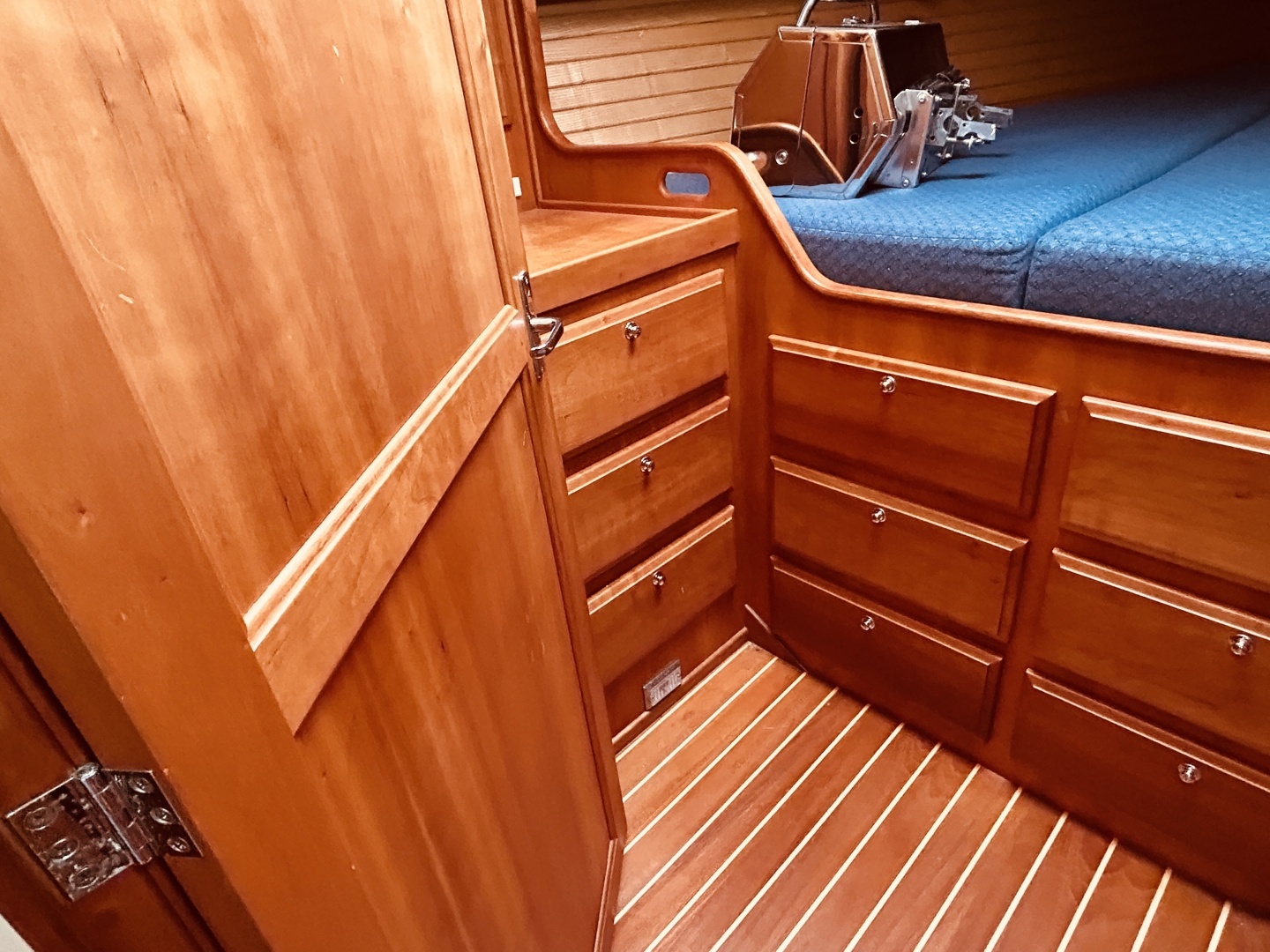 2004 Sabre 426 - Image 30