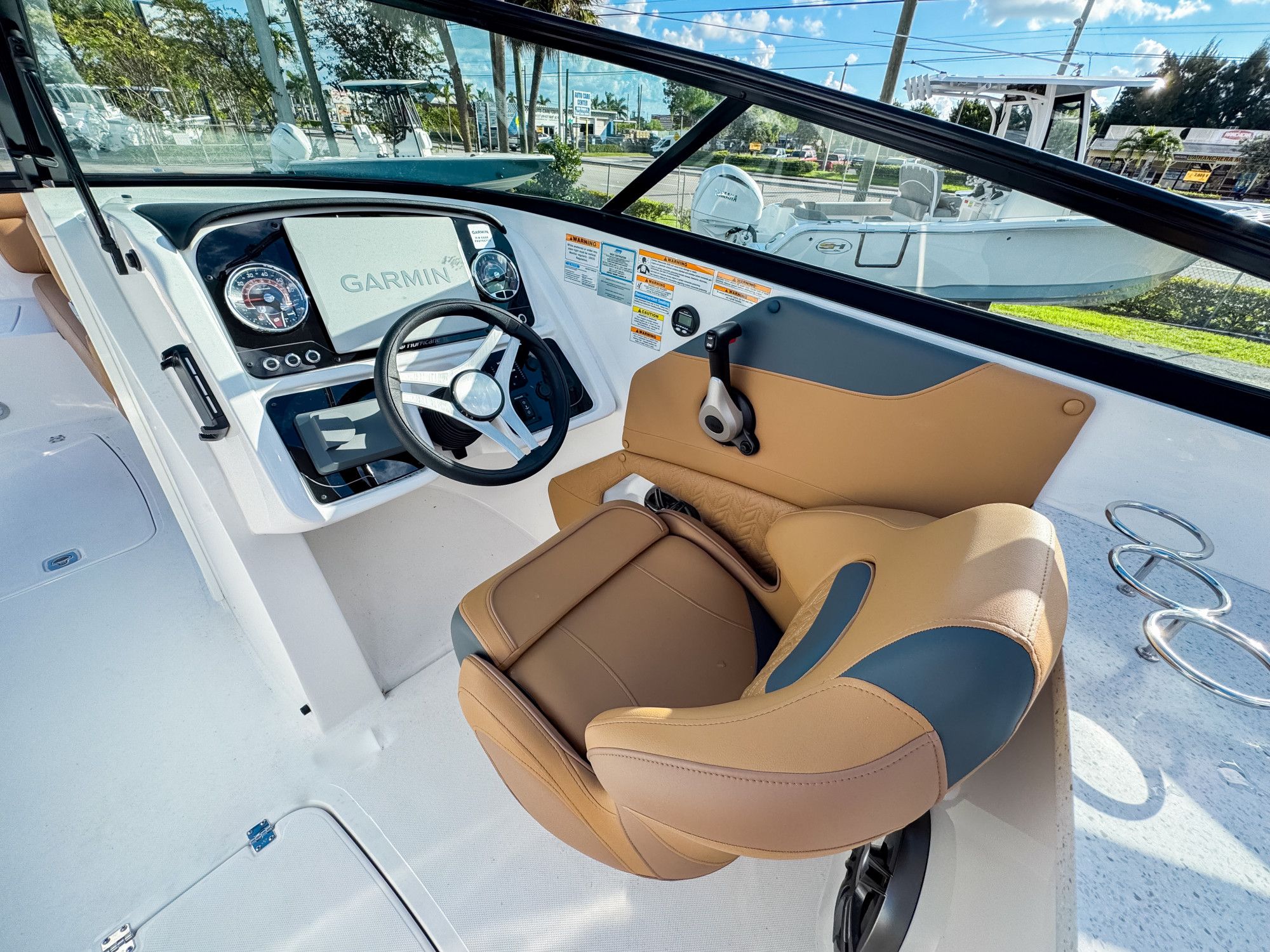 2026 Hurricane SunDeck 2690 OB - 12