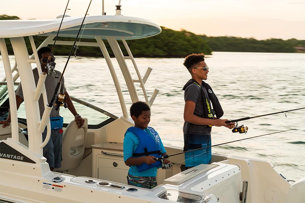2023-Boston-Whaler-240-Vantage-MarineMax