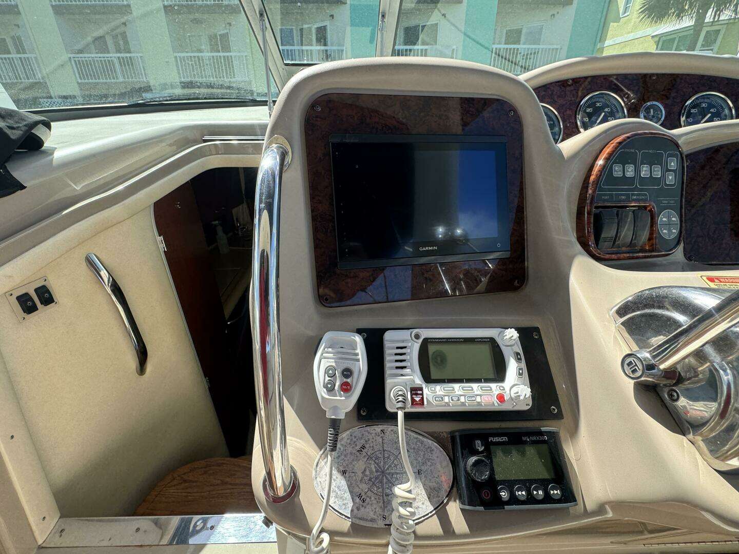 2002 Sea Ray 320 Sundancer - Image 23