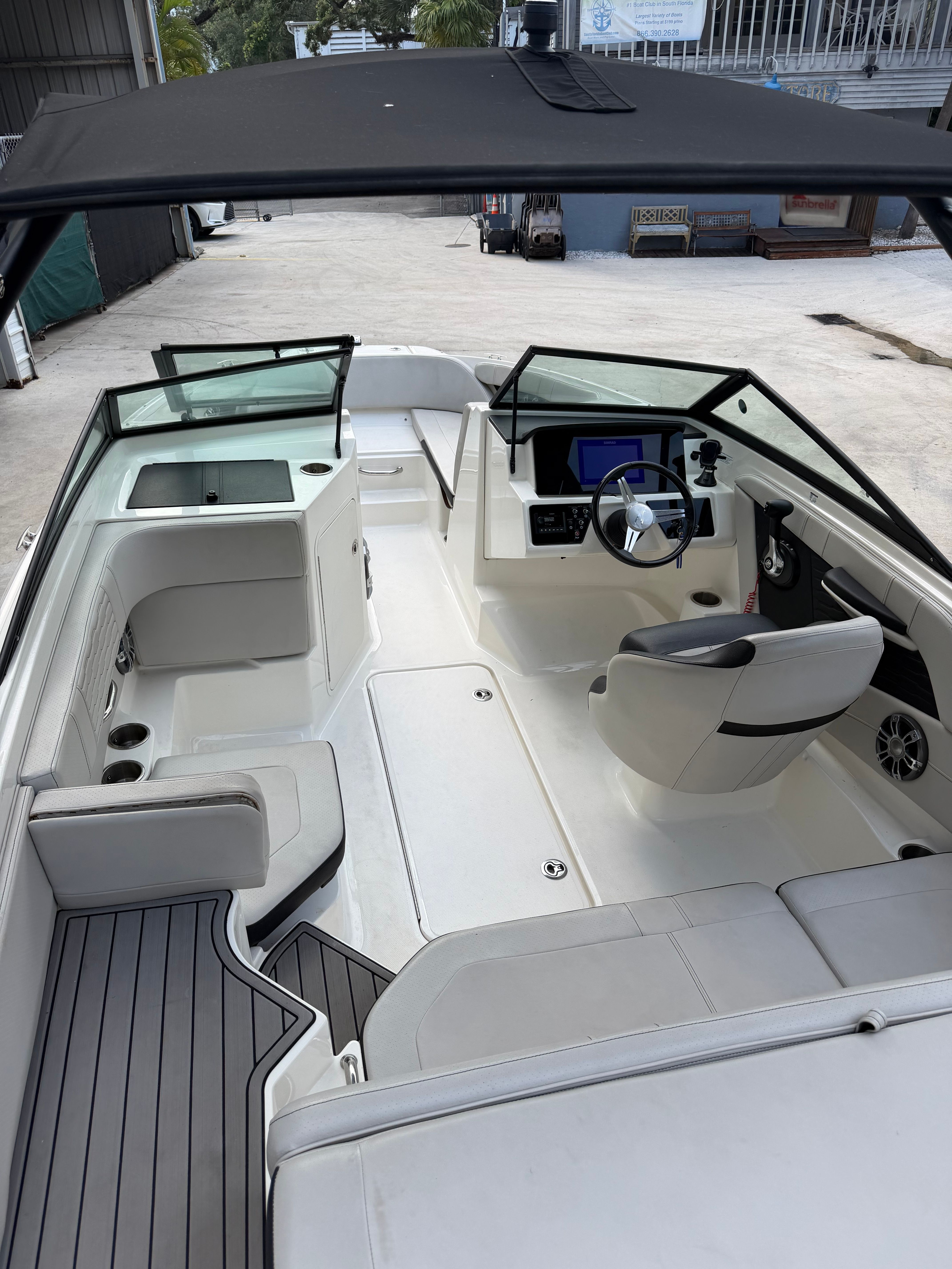 2023 Sea Ray SPX 190 Outboard - 9