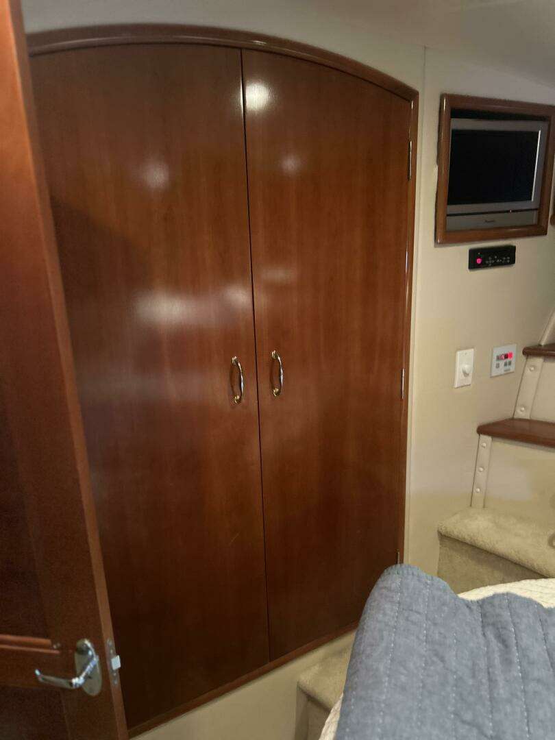 2003 Carver 466 Motor Yacht - Image 59