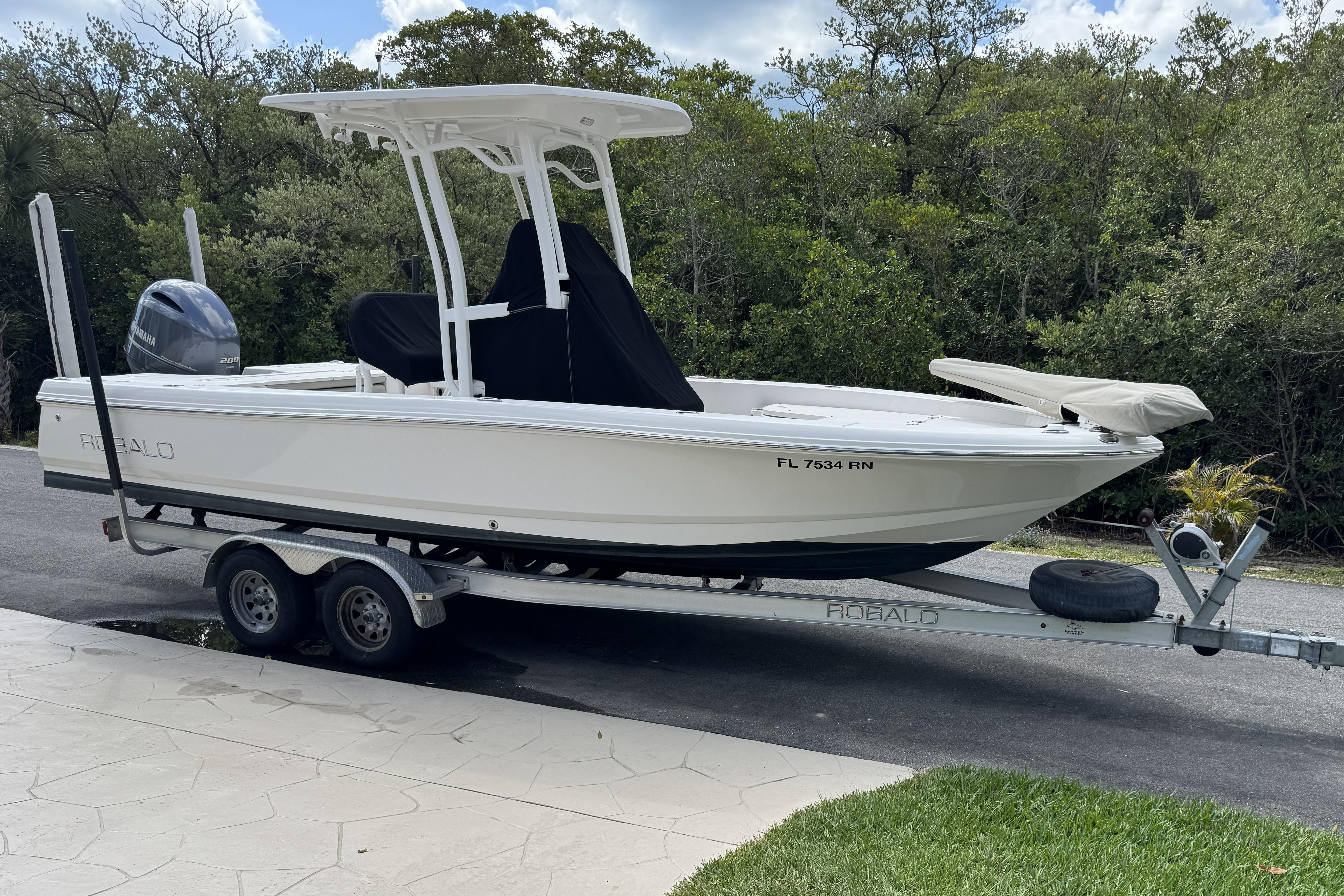 2018 Robalo 226 Cayman