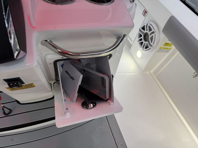 2026 Everglades 253 Center Console - 25