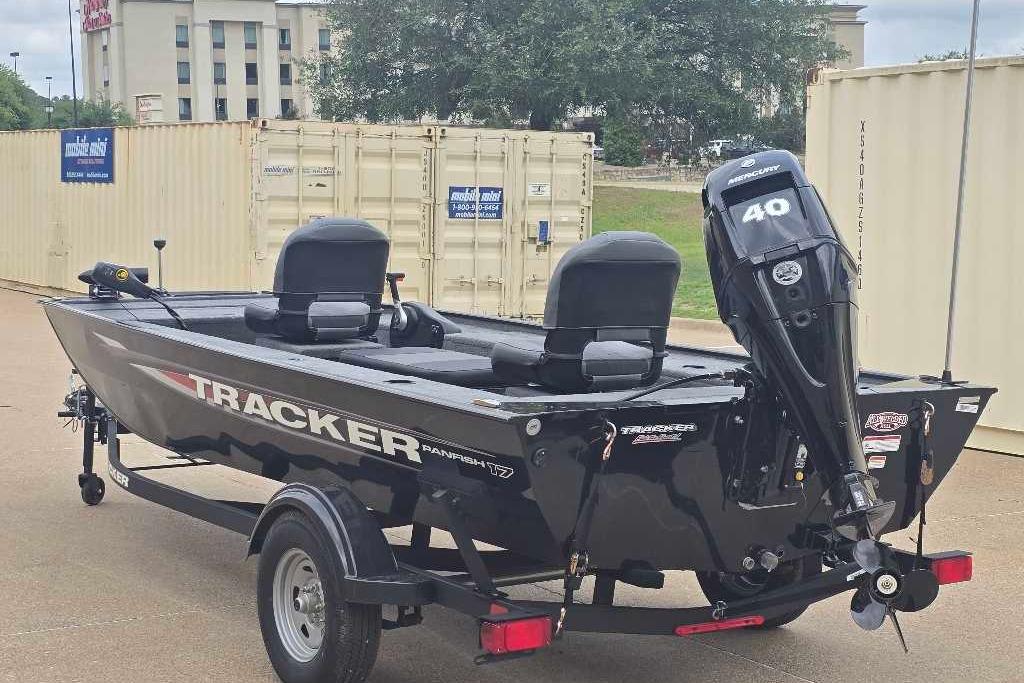 2026 Tracker Panfish 17
