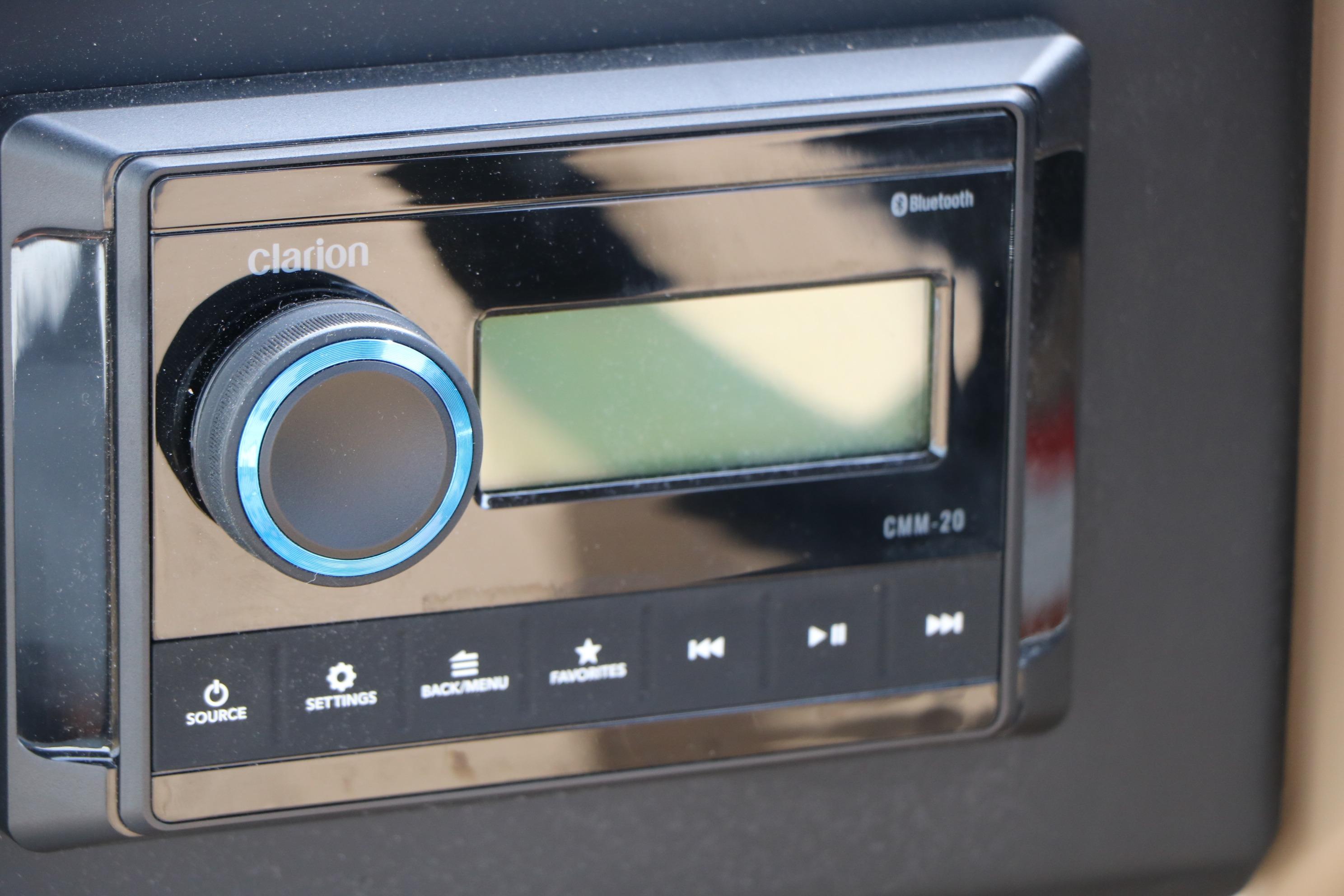 Evotti 523CS 2026 car stereo system with Bluetooth and control panel.