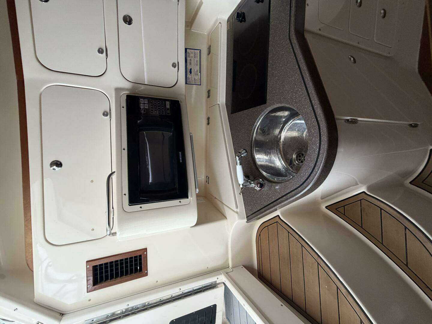 2004 Grady-White — - Image 32