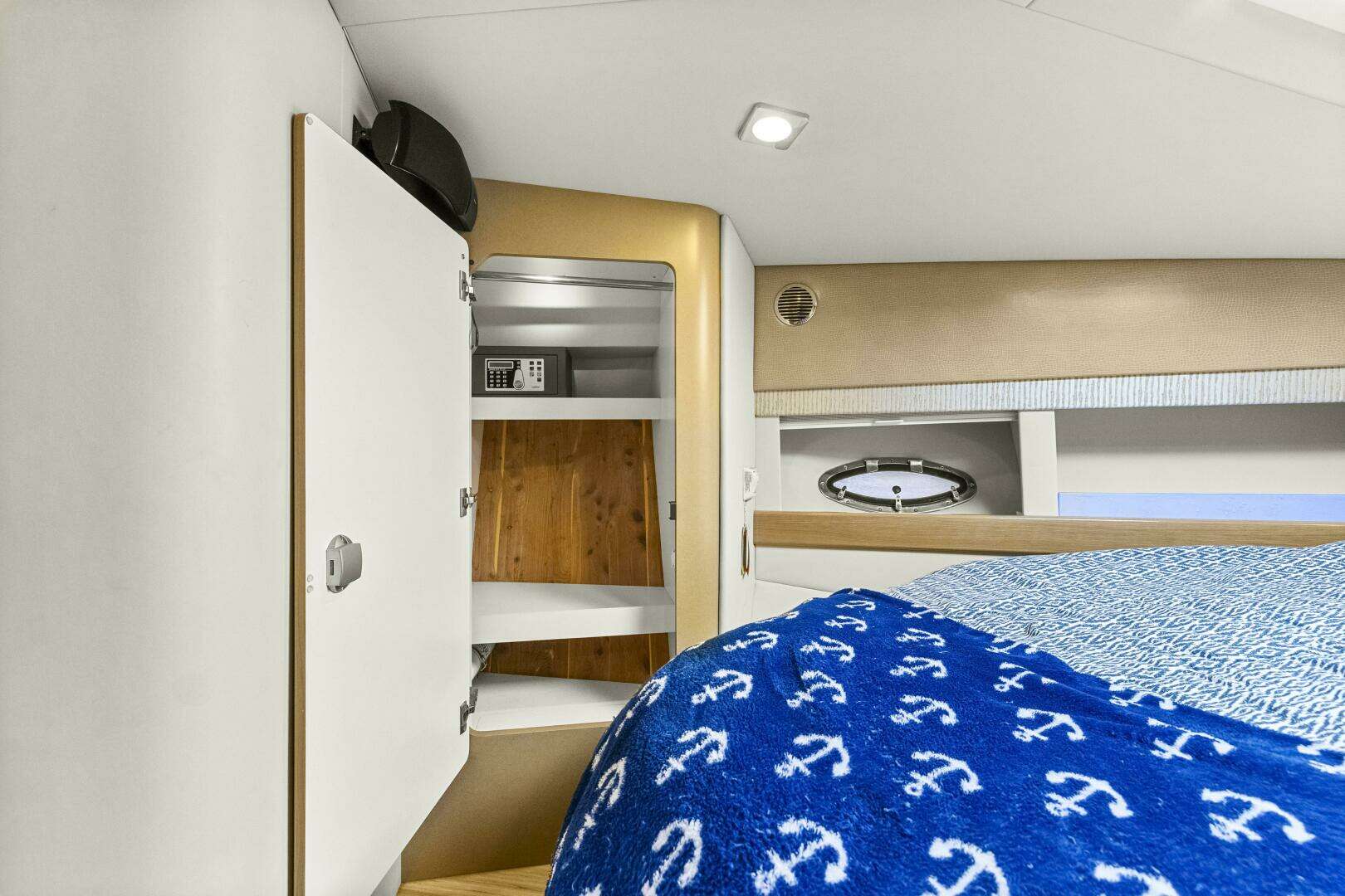 2016 Formula 45 Yacht - Image 30