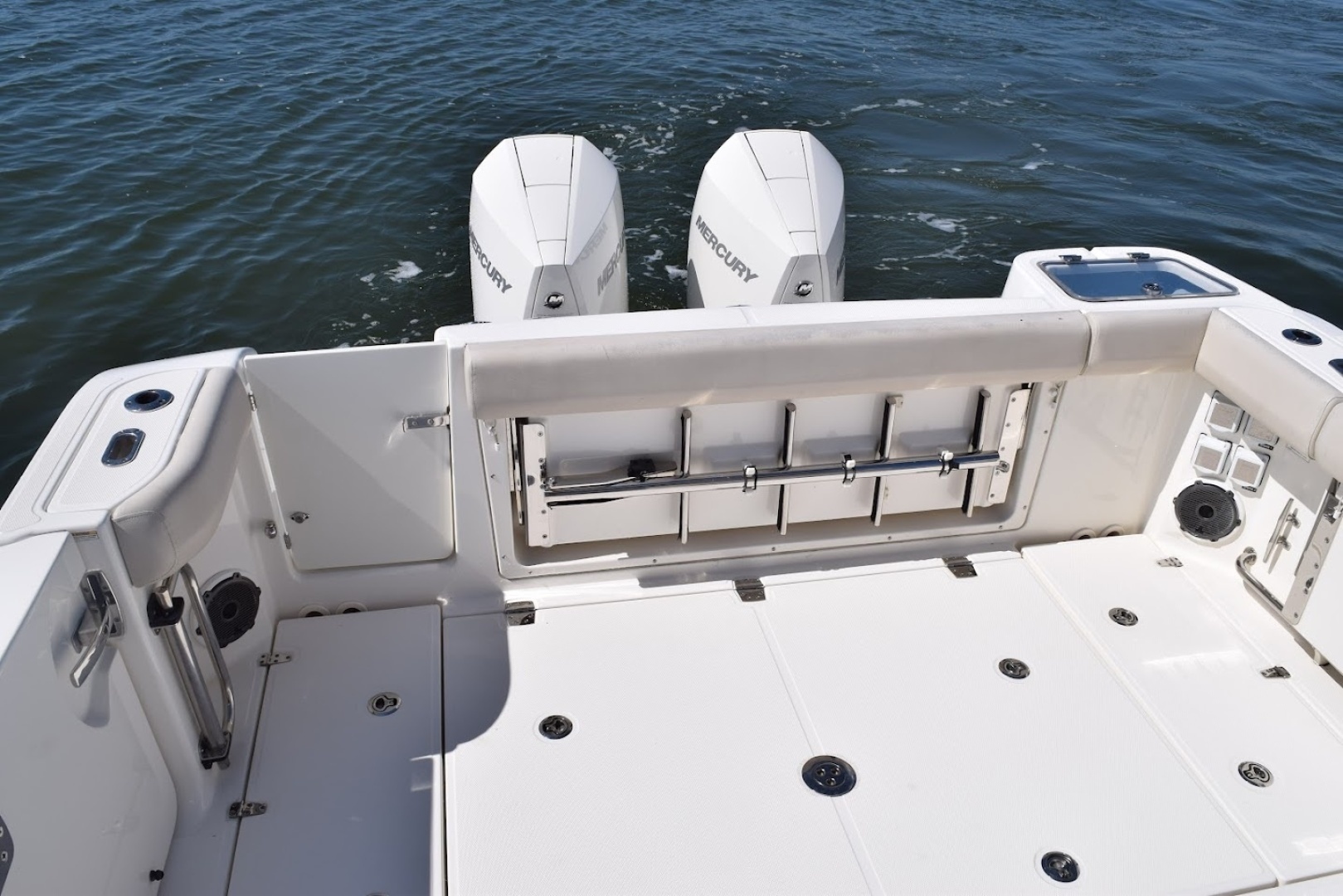 2021 Boston Whaler 325 Conquest - Image 10