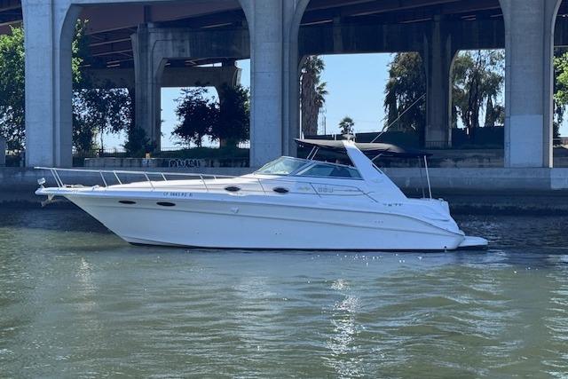 1998 Sea Ray Sundancer 330