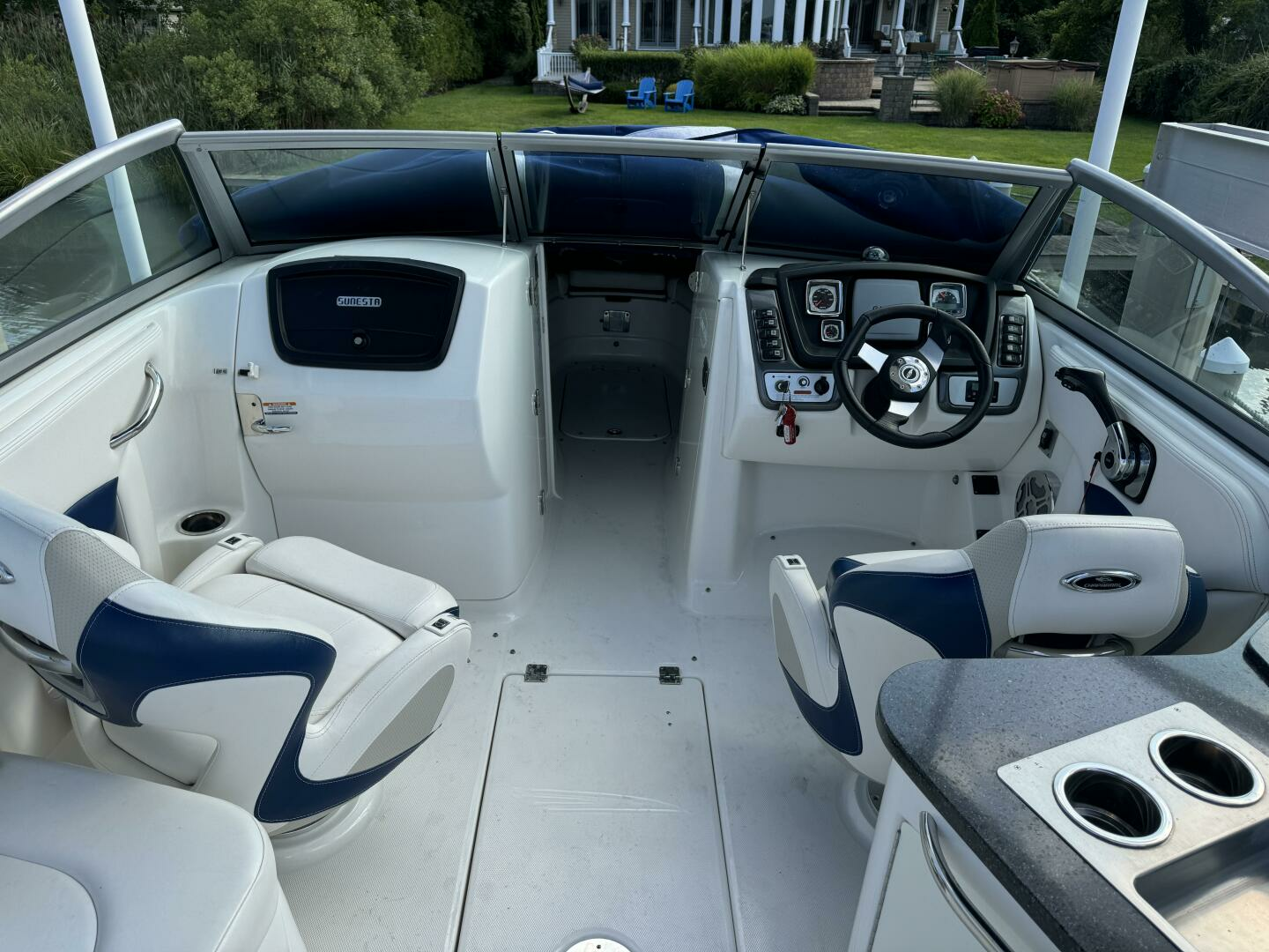 2012 Chaparral 264 Sunesta - Image 12