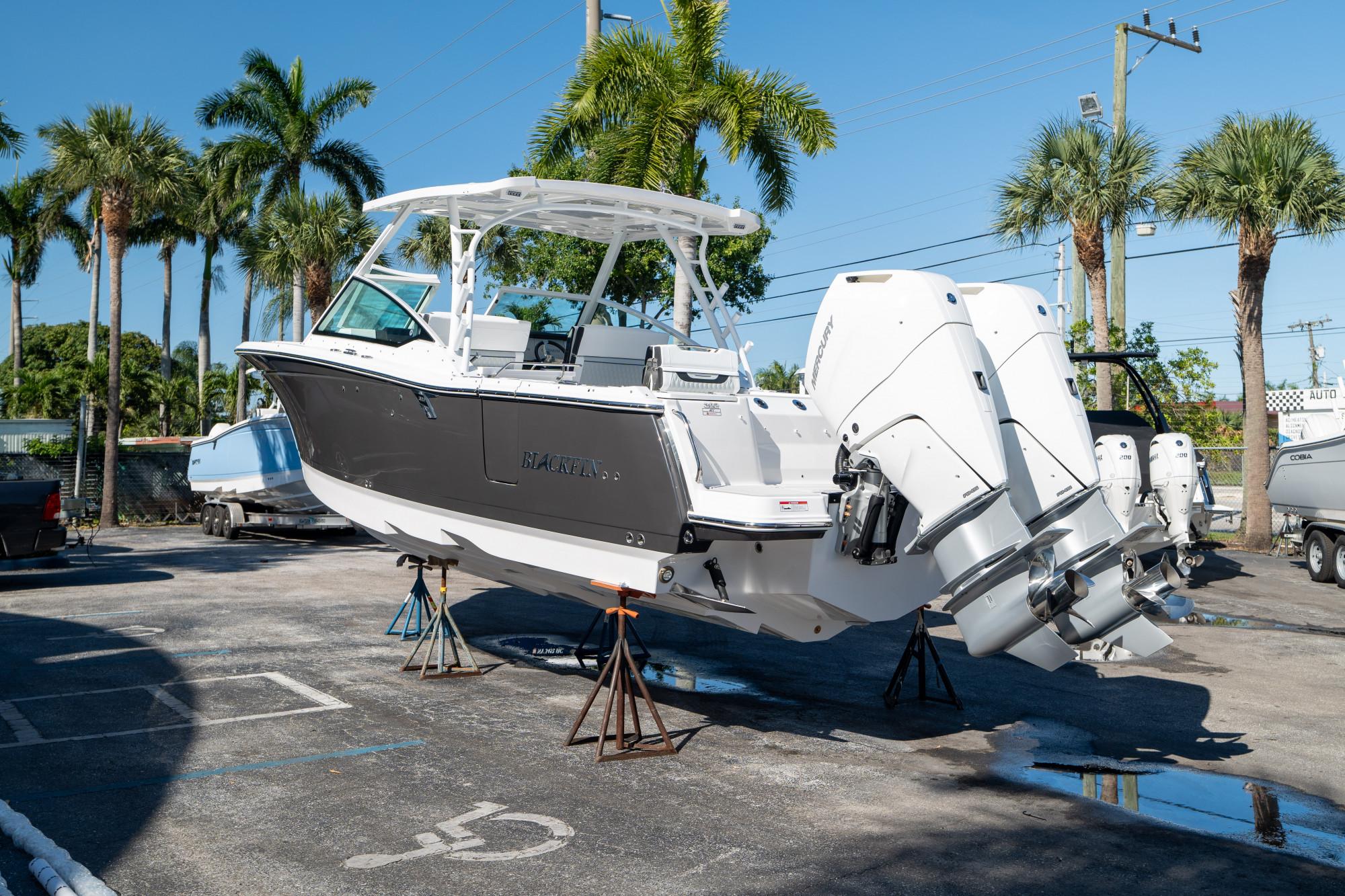 2024 Blackfin 302 DC - 4