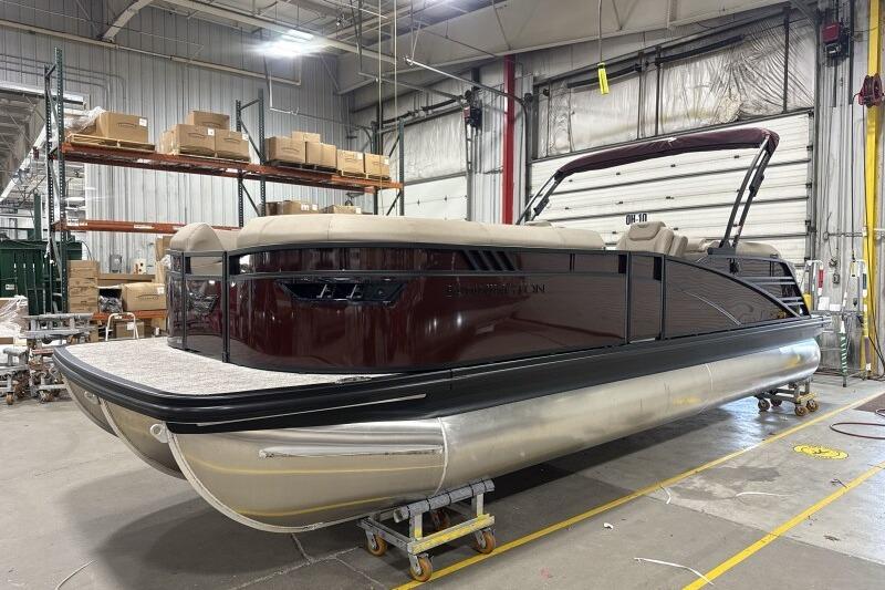 2026 Bennington 24 LXS Quadbench pontoon boat in a warehouse setting.